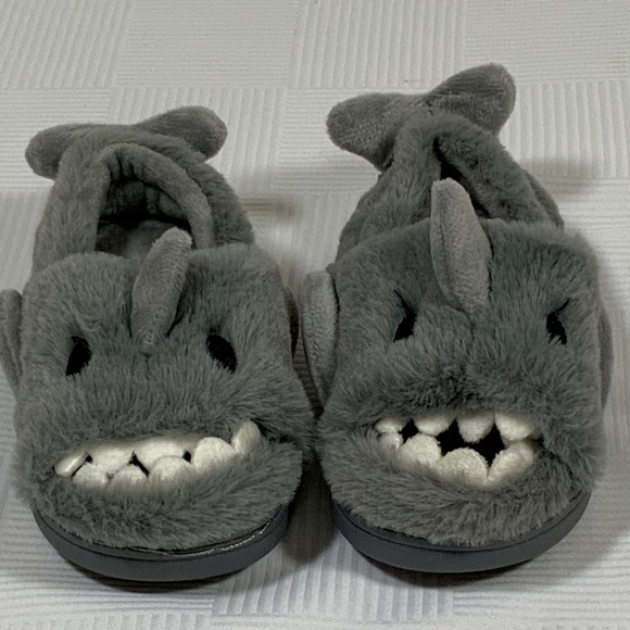 Baby Shark Slippers - Super Soft !! - Picture 1 of 7
